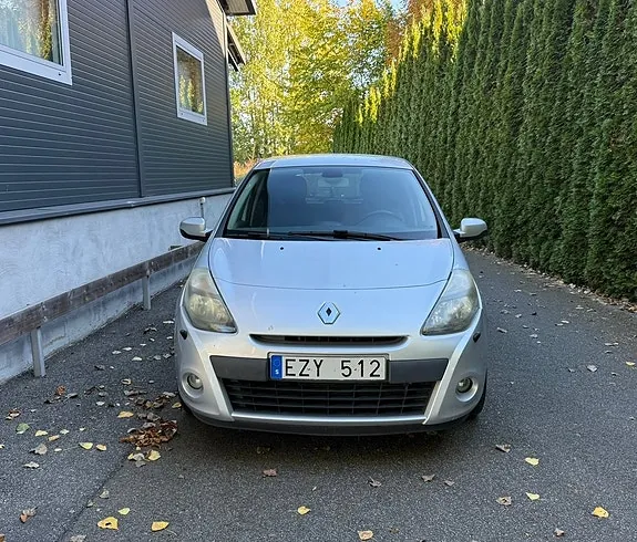 Renault Clio 2011 photo 2
