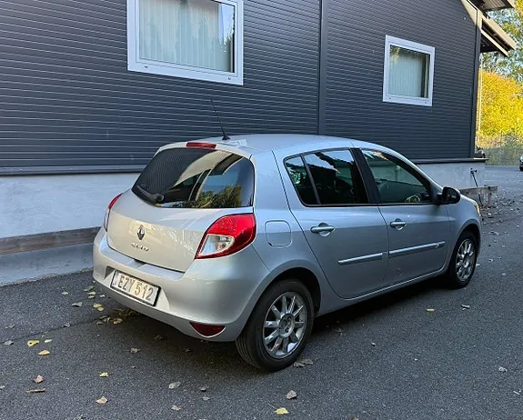 Renault Clio 2011 photo 3