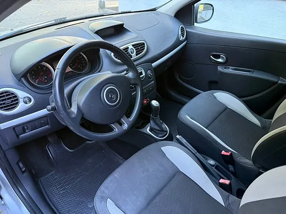 Renault Clio 2011 photo 4