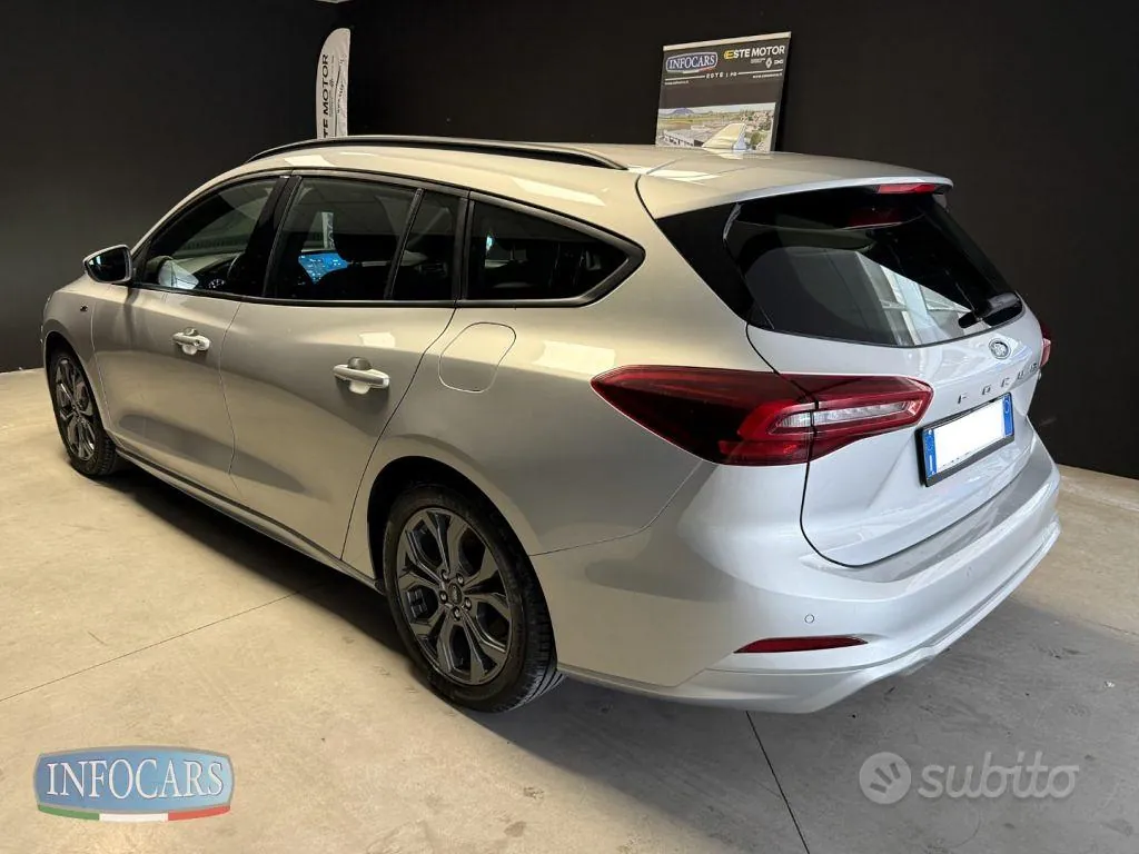 Ford Focus 2023 photo 2