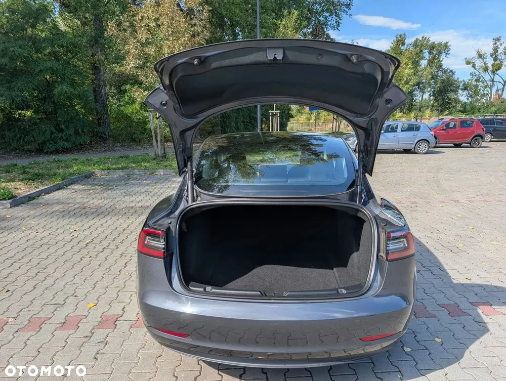 Tesla Model 3 2022 photo 2