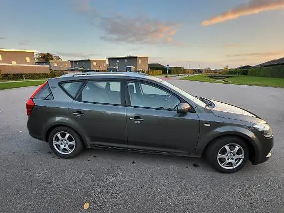 Kia Ceed 2010 photo 3