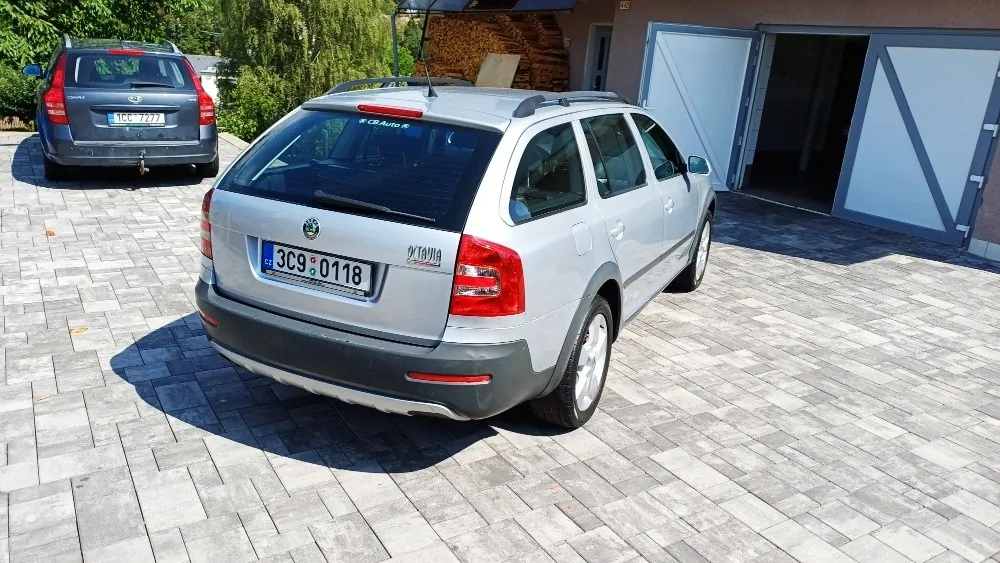 Skoda Octavia 2008 photo 2