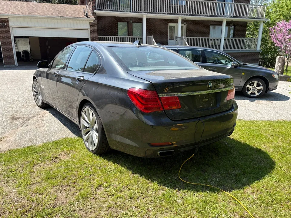 BMW 7 Series 2009 photo 3