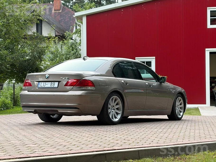 BMW 740