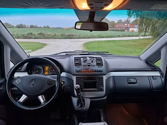 Mercedes-Benz Viano 2012 photo 4