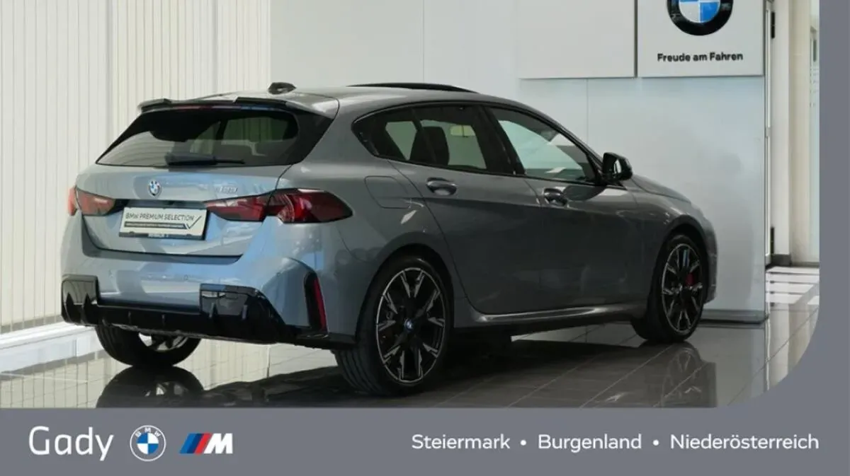 BMW 1 Series 2025 photo 3