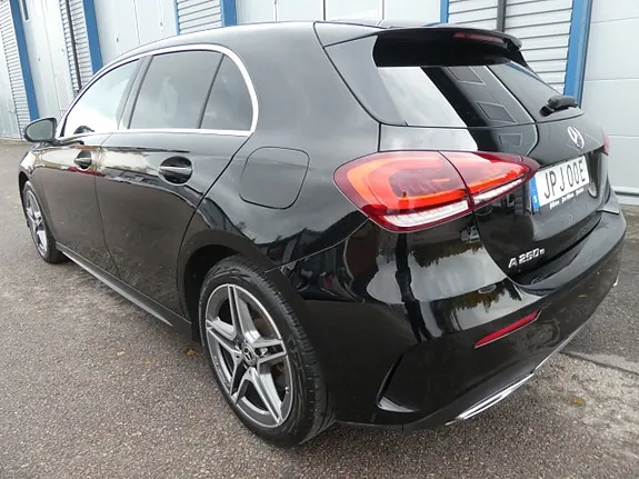 Mercedes-Benz A250 E 2023 photo 3