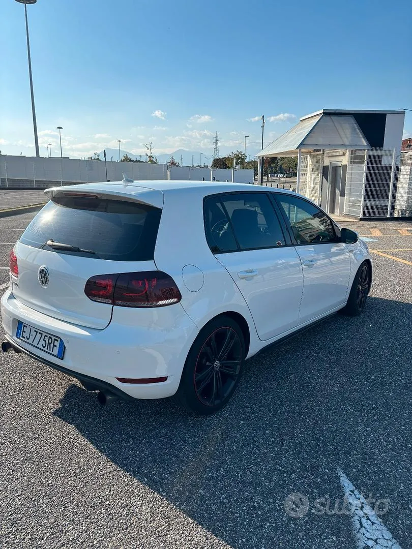 Volkswagen Golf 2010 photo 2