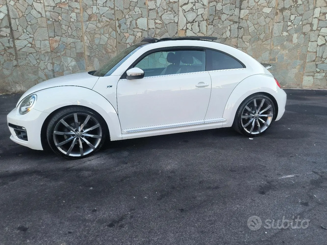 Volkswagen Beetle 2015 photo 2
