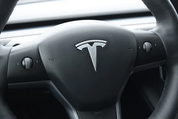 Tesla Model Y 2024 photo 3