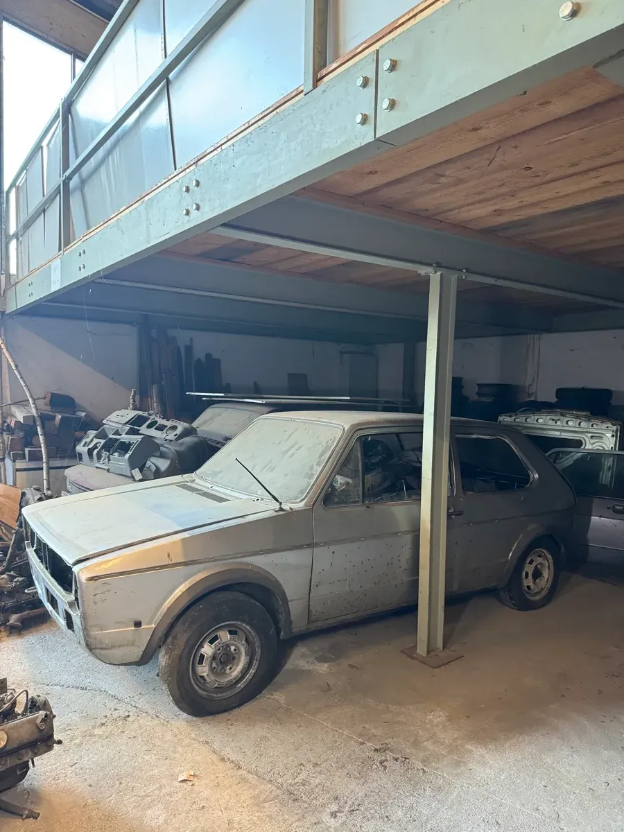 Volkswagen Golf 1980 photo 2