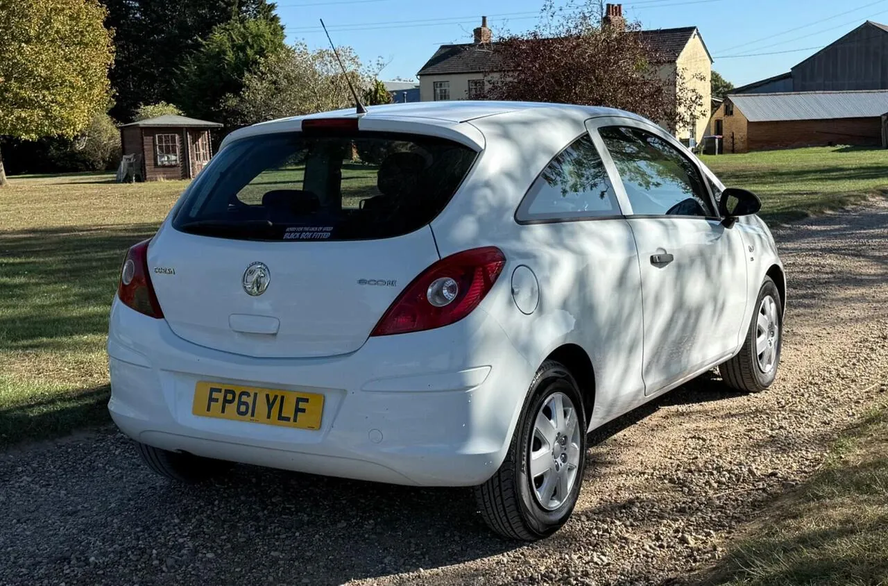 Vauxhall Corsa 2011 photo 4