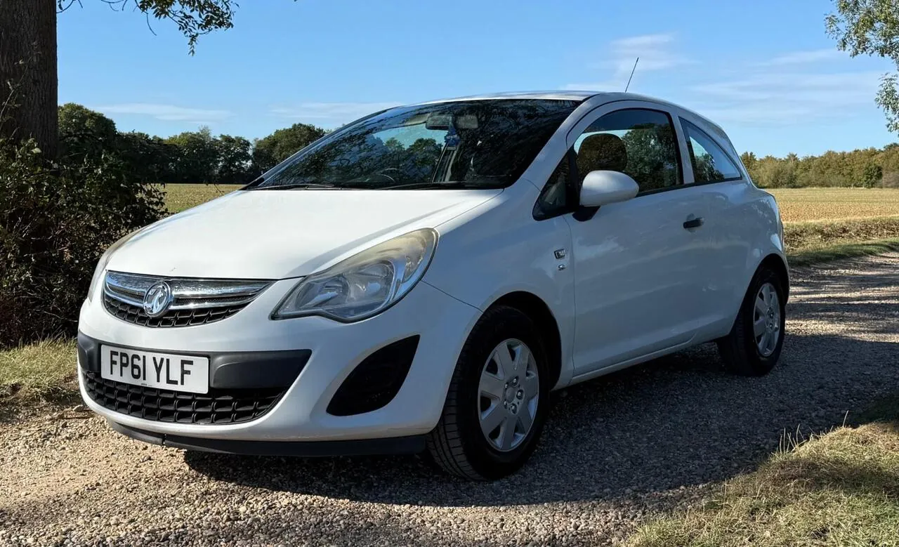 Vauxhall Corsa 2011 photo 2