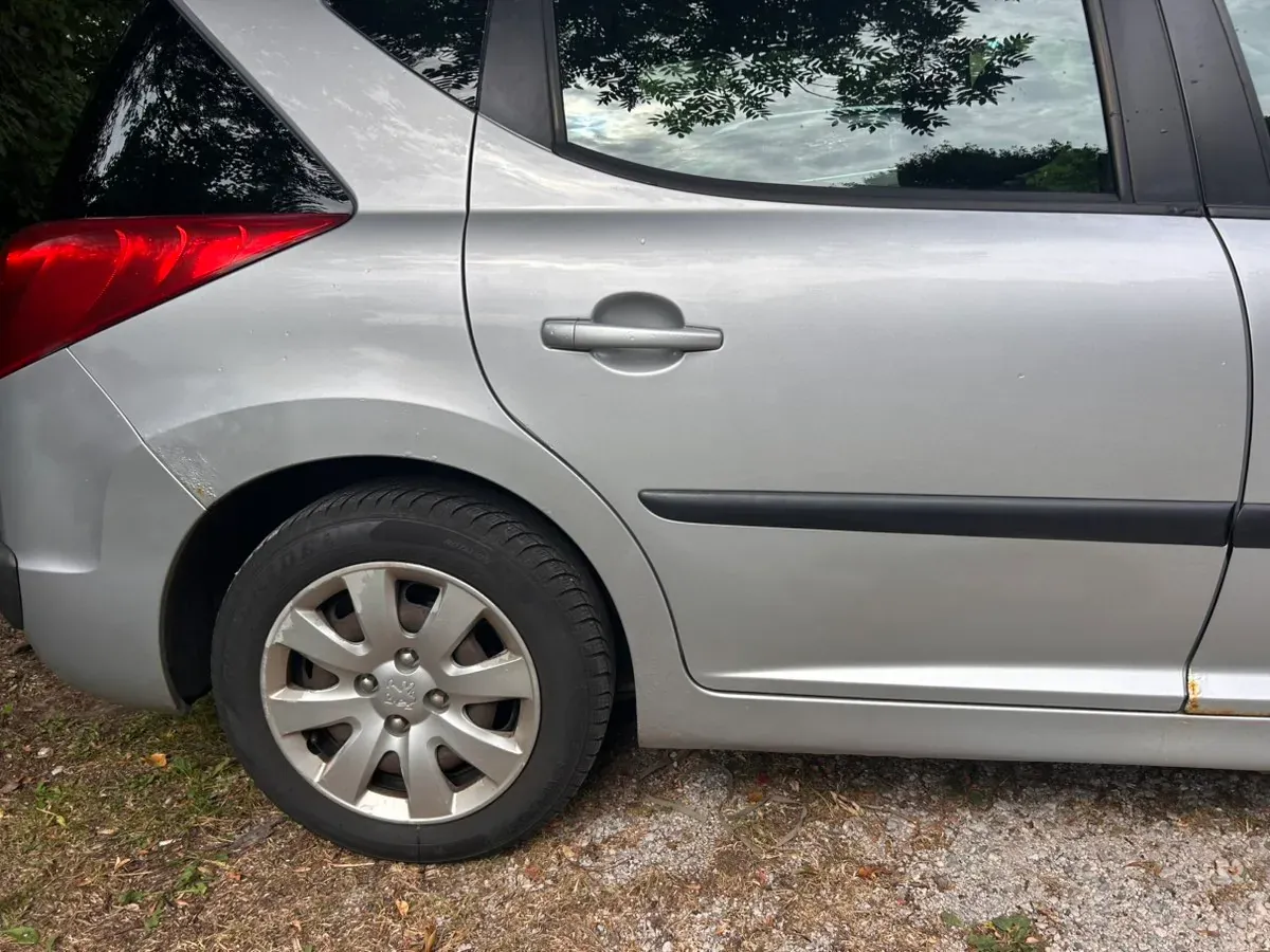 Peugeot 207 2008 photo 3