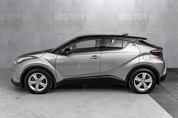 Toyota C-Hr 2017 photo 2