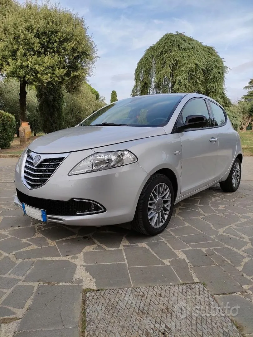 Lancia Ypsilon