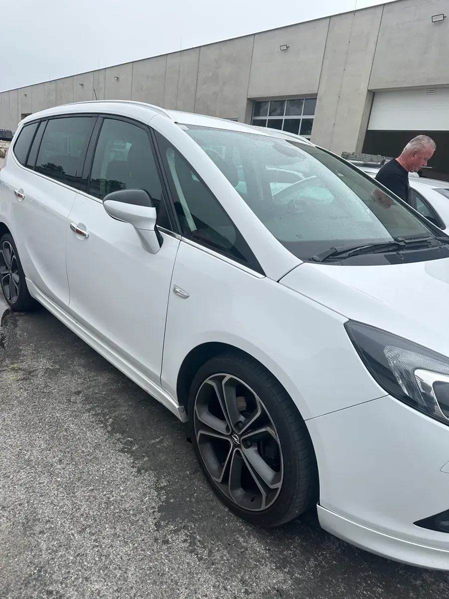 Opel Zafira 2012 photo 2