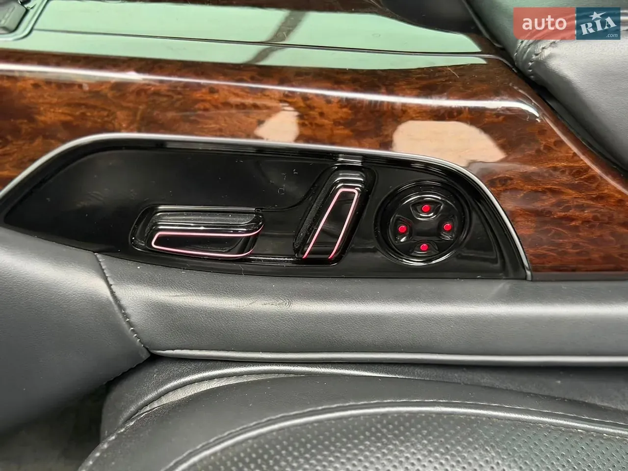 Audi A8 2012 photo 3