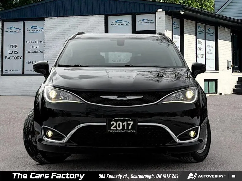 Chrysler Pacifica 2017 photo 2