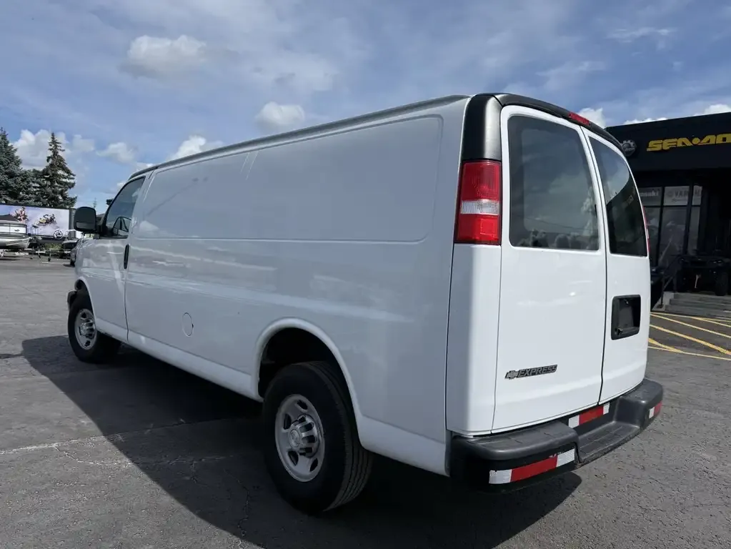 Chevrolet Express 2017 photo 3