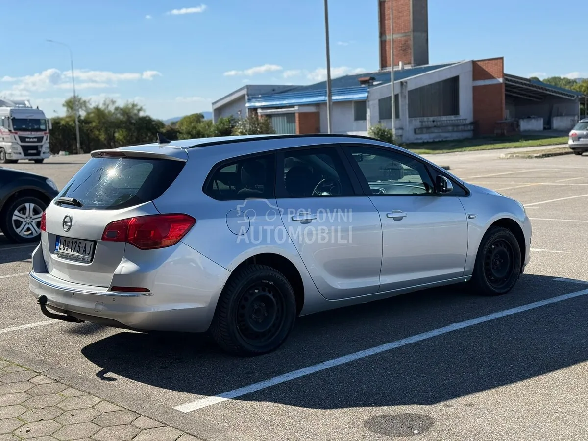 Opel Astra J 2015 photo 5