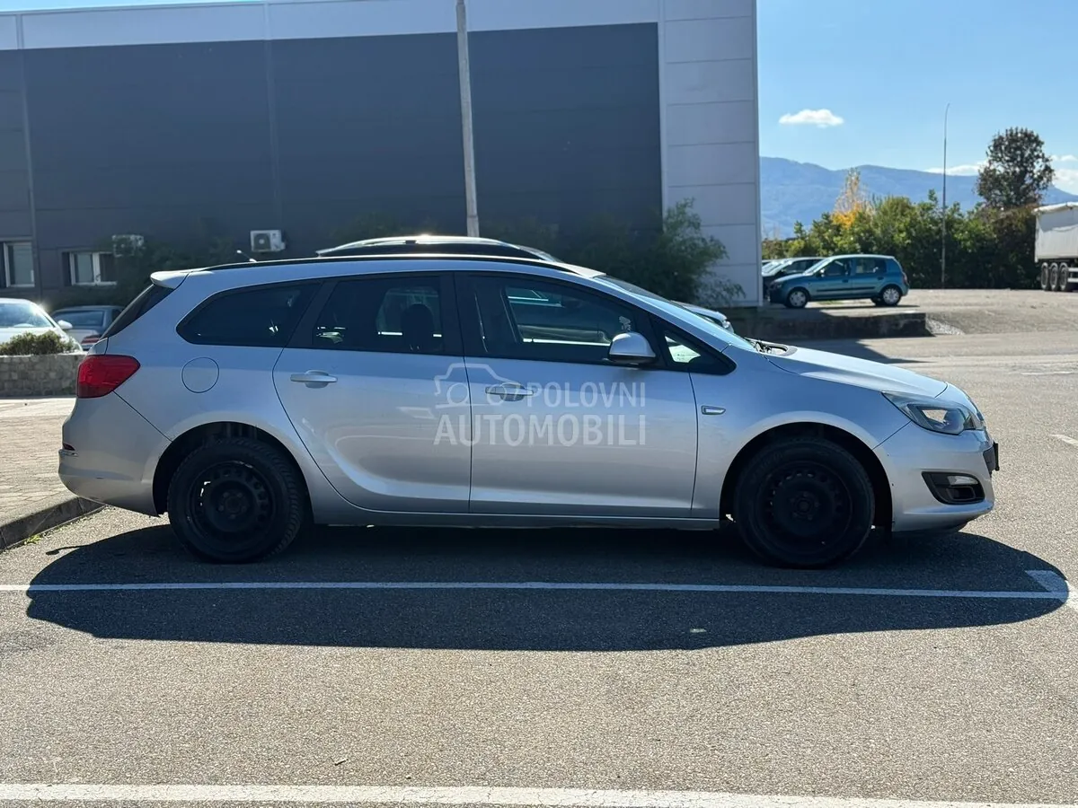 Opel Astra J 2015 photo 4