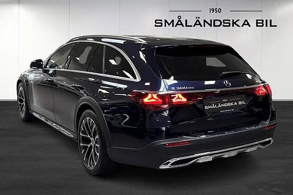 Mercedes-Benz E300 2024 photo 3