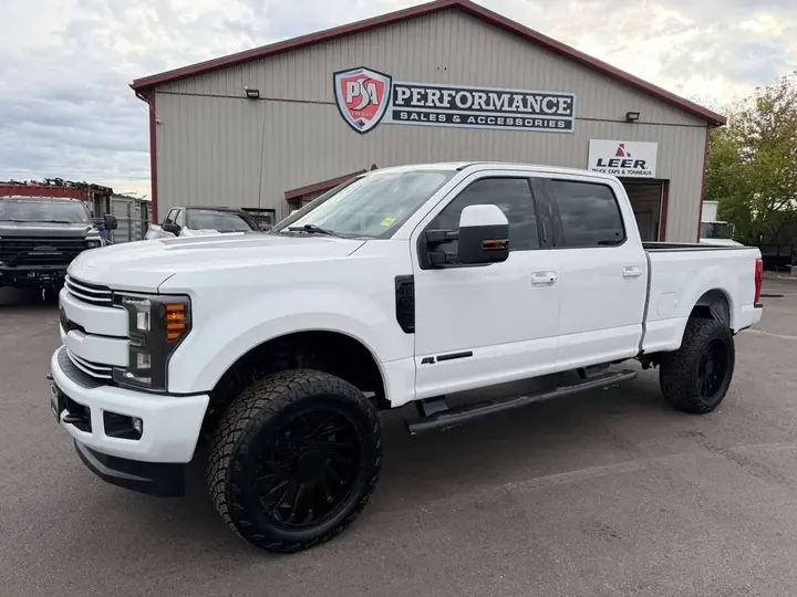 Ford F-350 Lariat 2019 photo 3