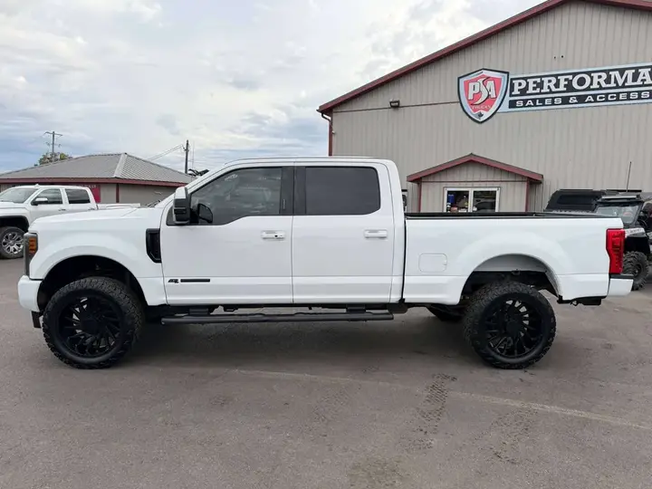 Ford F-350 Lariat 2019 photo 4