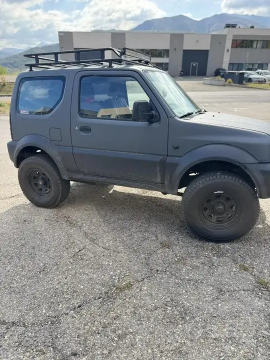 Suzuki Jimny 2000 photo 2