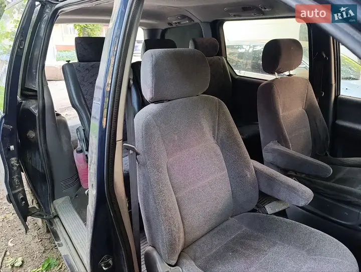 Kia Carnival 2000 photo 4