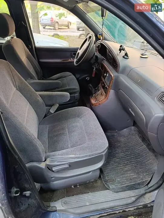 Kia Carnival 2000 photo 3