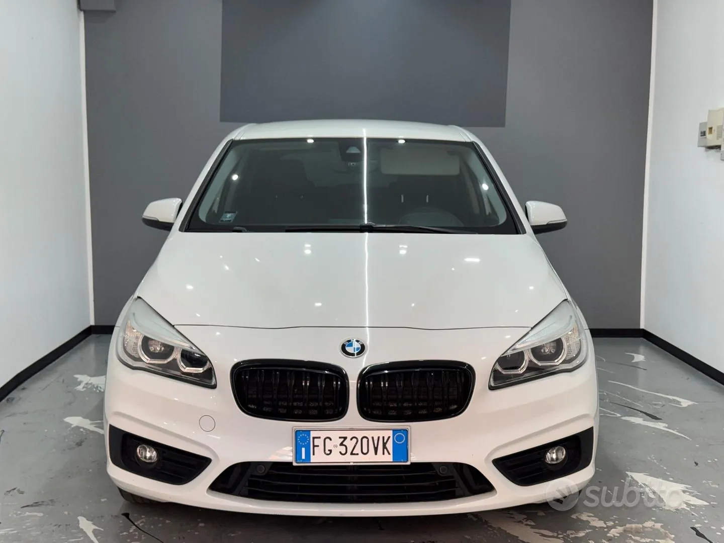 BMW 218D Active Tourer 2017 photo 2