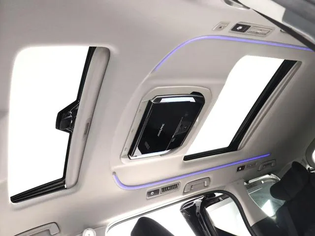 Toyota Alphard 2017 photo 2