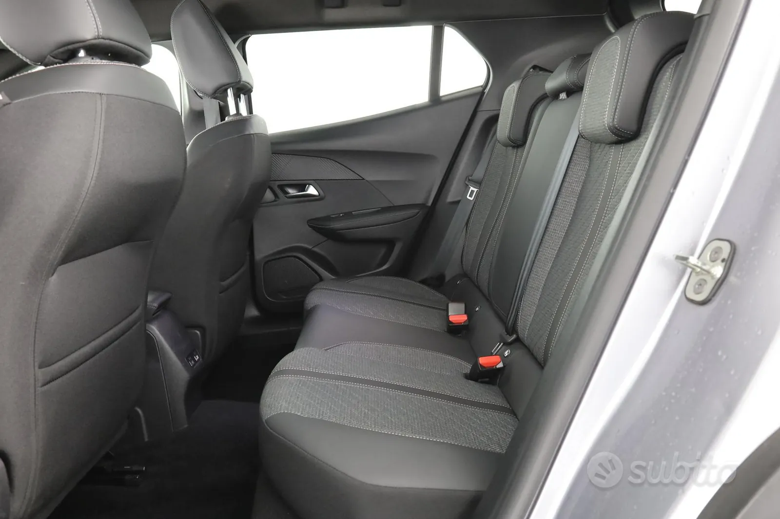 Peugeot 2008 2024 photo 2