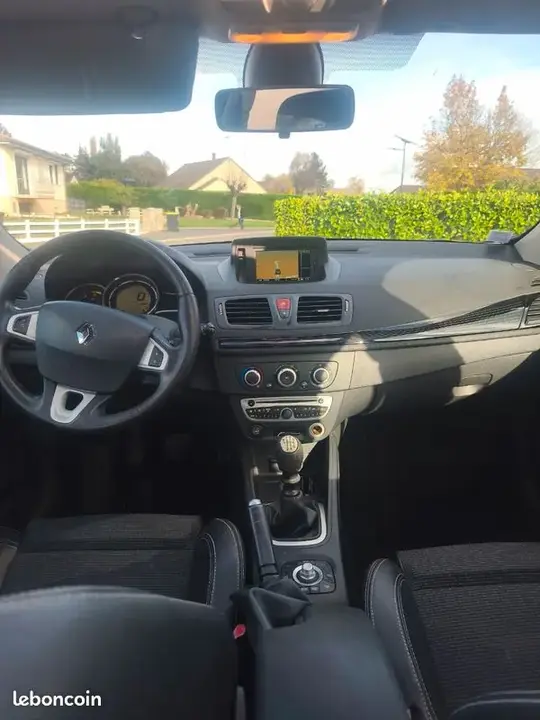 Renault Megane 2011 photo 2