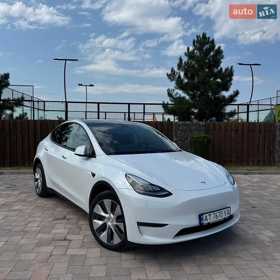 Tesla Model Y 2023 photo 2
