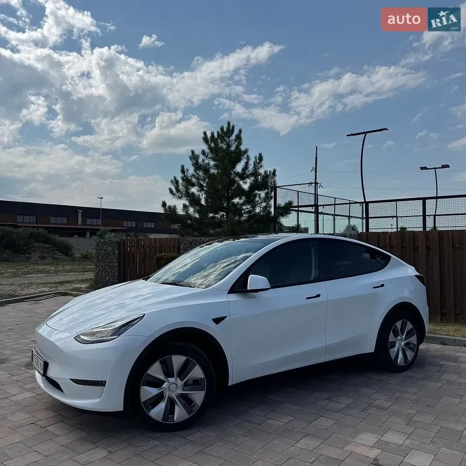 Tesla Model Y 2023 photo 3