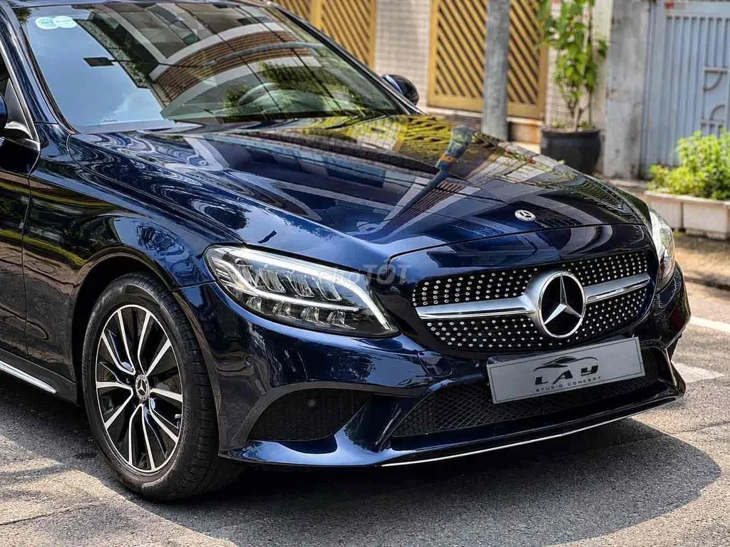 Mercedes-Benz C-Class 2019 photo 2