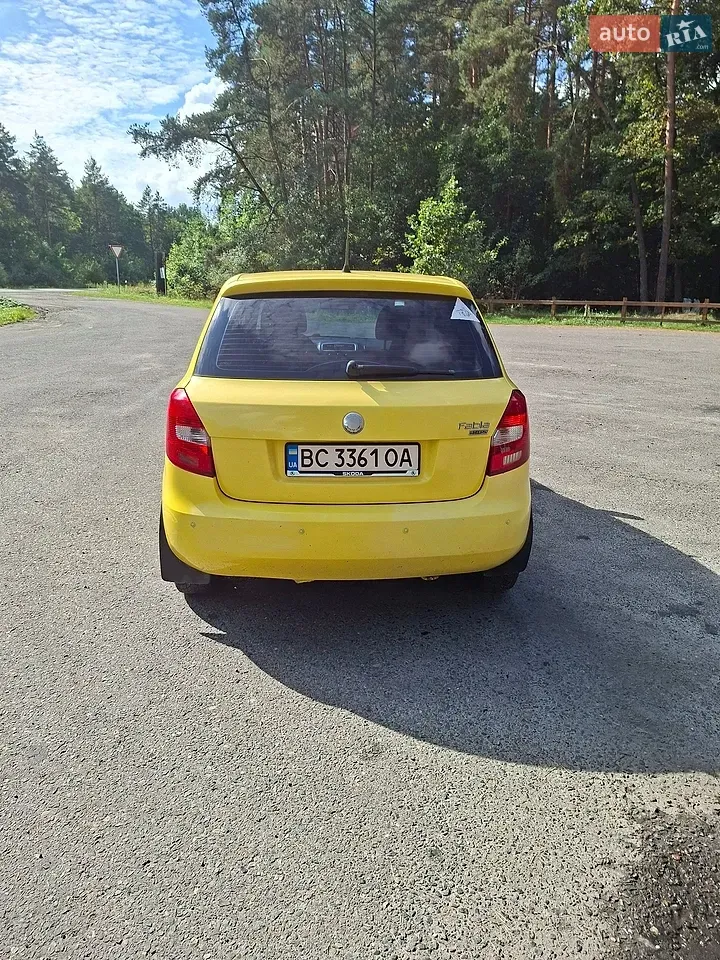 Skoda Fabia 2009 photo 4