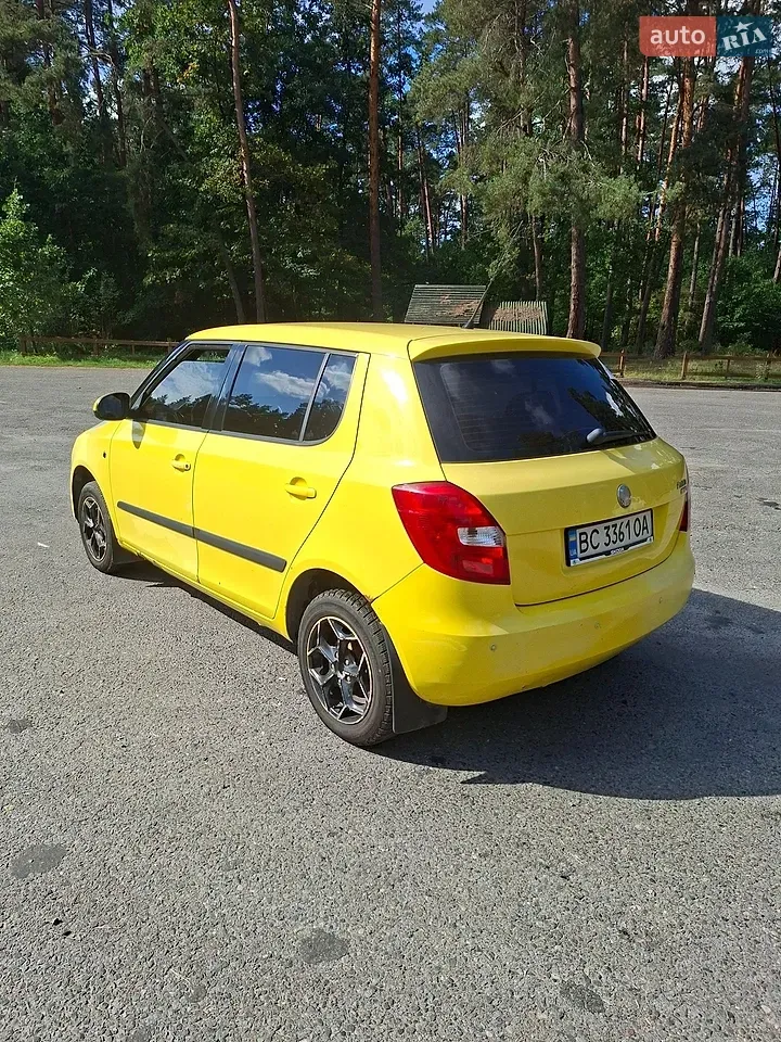 Skoda Fabia 2009 photo 3