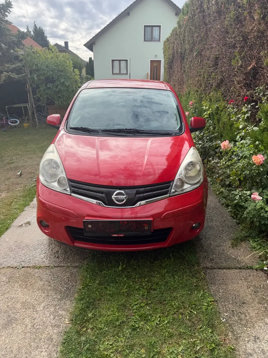 Nissan Note 2011 photo 2