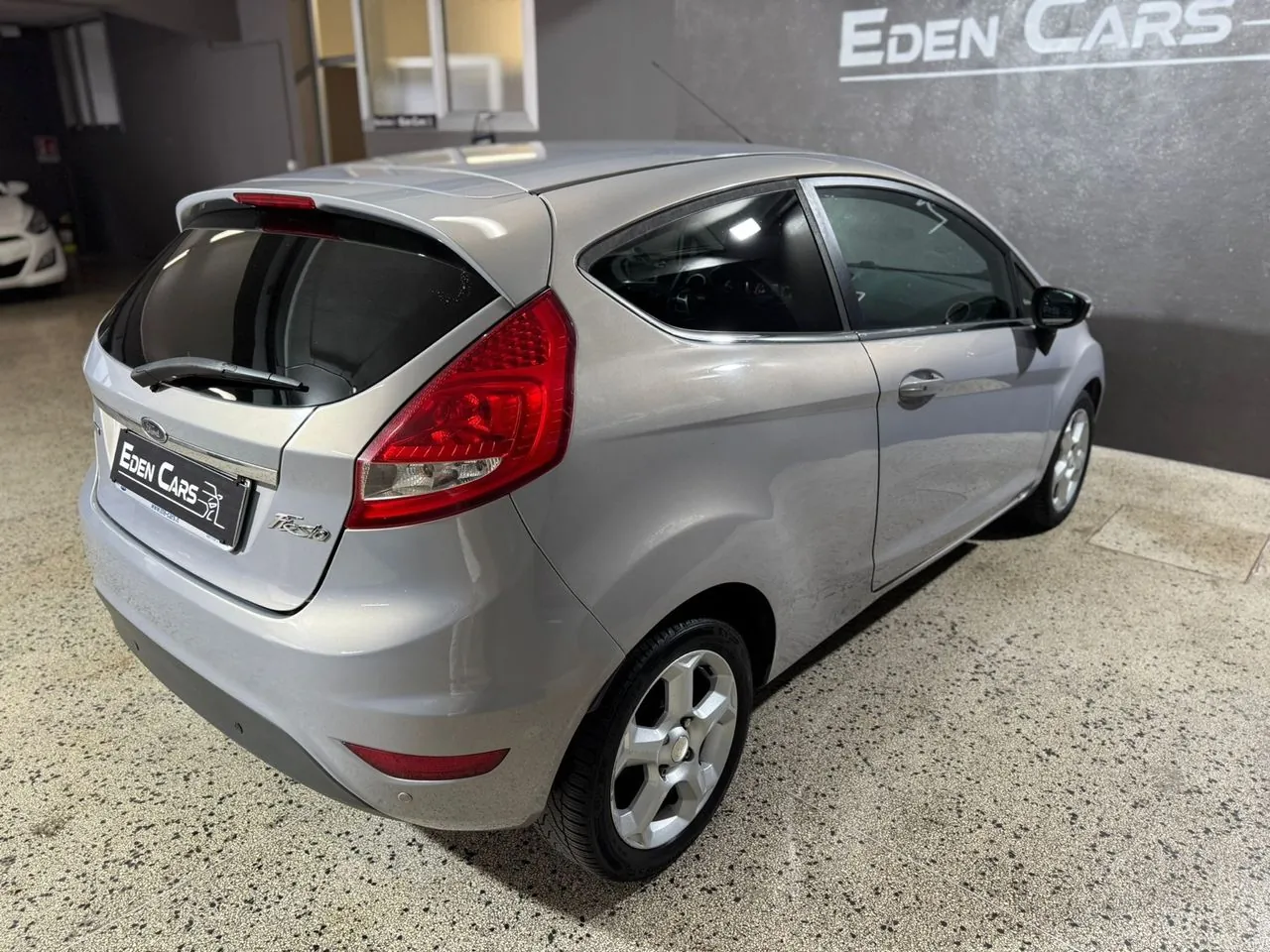 Ford Fiesta 2011 photo 4