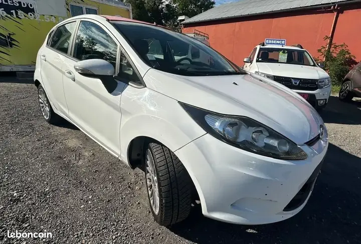 Ford Fiesta 2011 photo 2