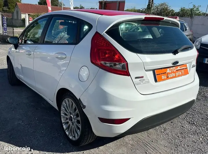 Ford Fiesta 2011 photo 4