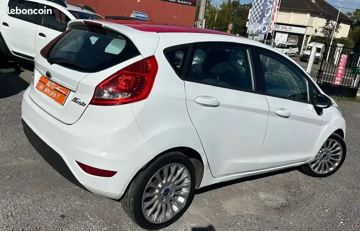 Ford Fiesta 2011 photo 3