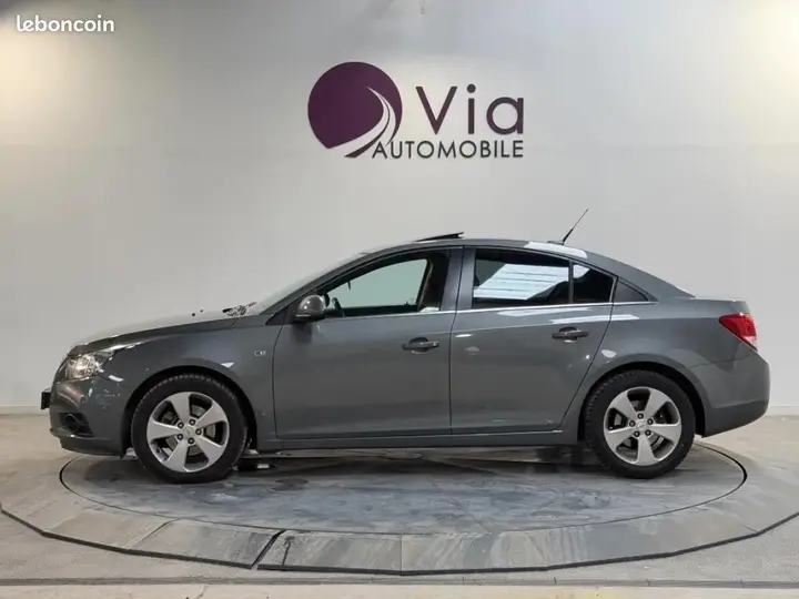 Chevrolet Cruze 2010 photo 2