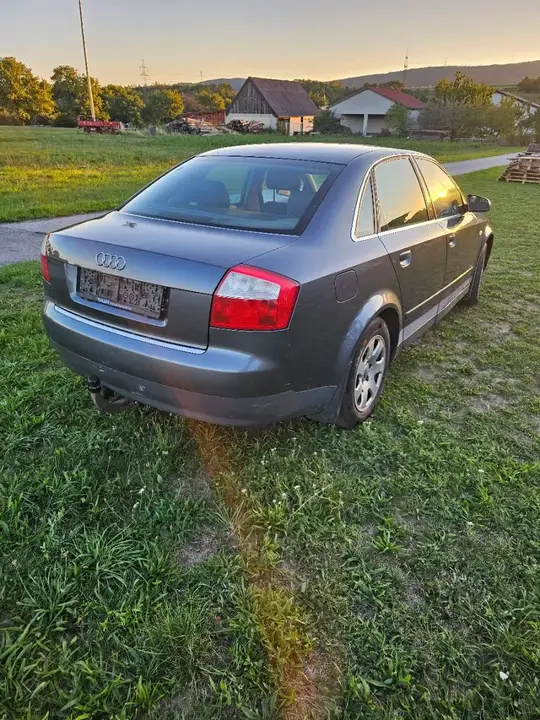 Audi A4 2004 photo 2