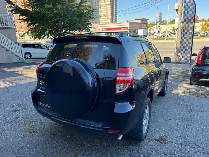 Toyota Rav4 2012 photo 2